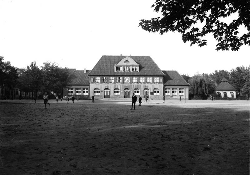Das Foto zeigt den Siegfriedplatz im Jahr 1925 (Foto: Stadtarchiv Bielefeld)